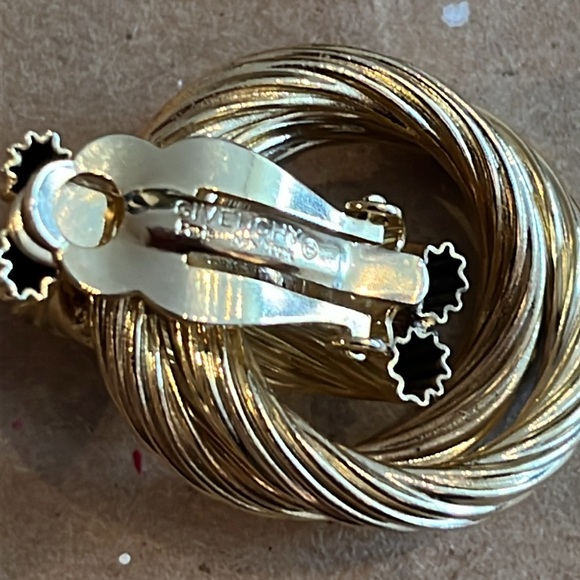 GIVENCHY GOLDTONE VINTAGE CLIP EARRING, TWISTED ROPE LOOK, stamped - Picture 4 of 6